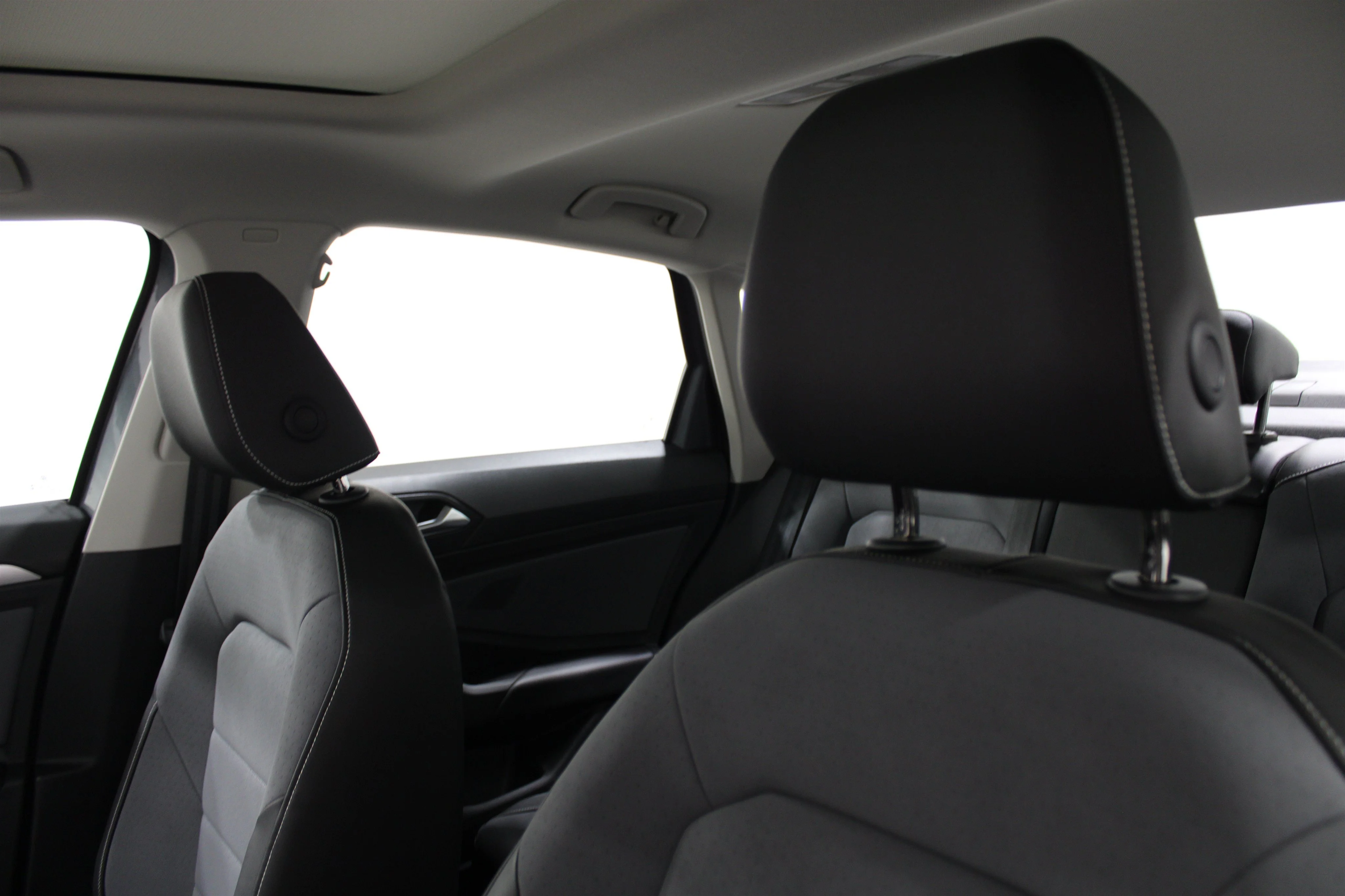 New 2026 Platinum Gray Metallic Volkswagen SE image 5