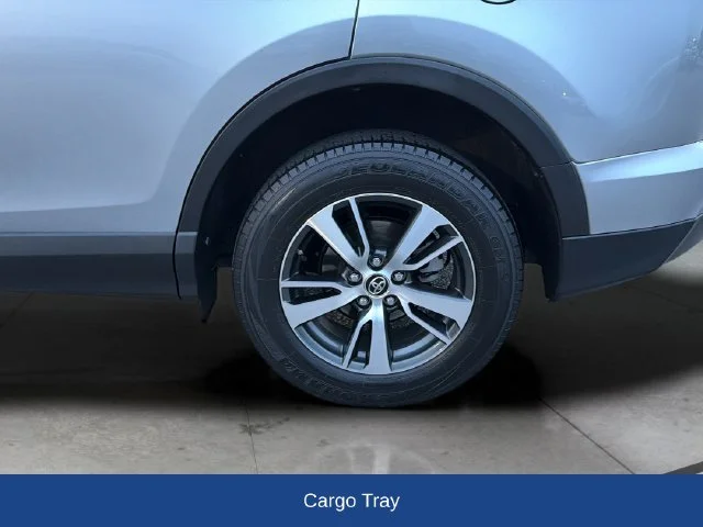 Used 2018 Silver Toyota XLE image 29