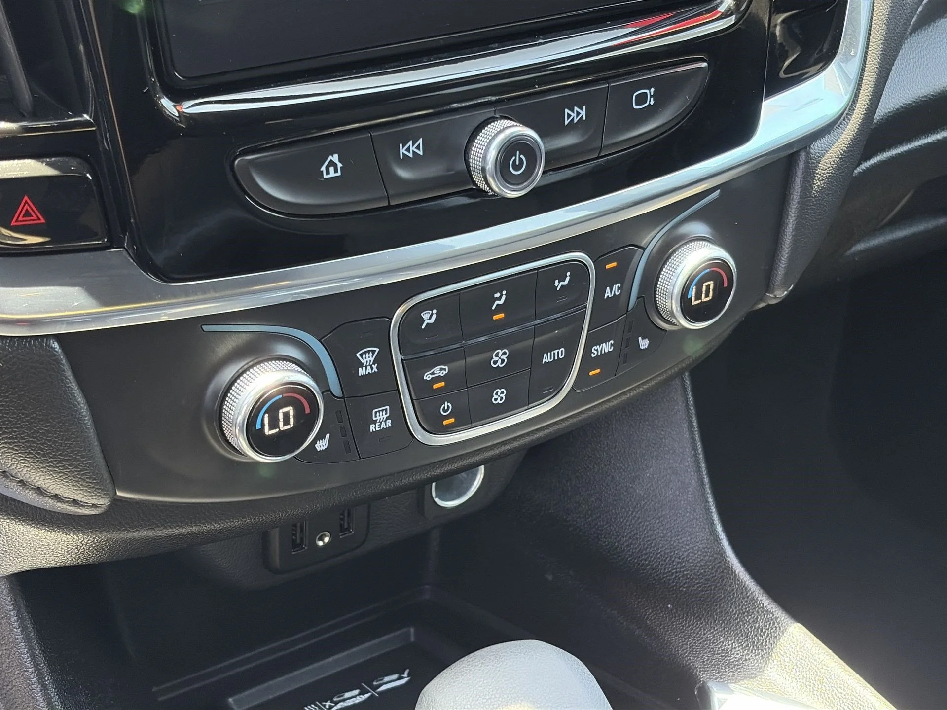 Used 2023 Summit White Chevrolet LT Cloth image 37