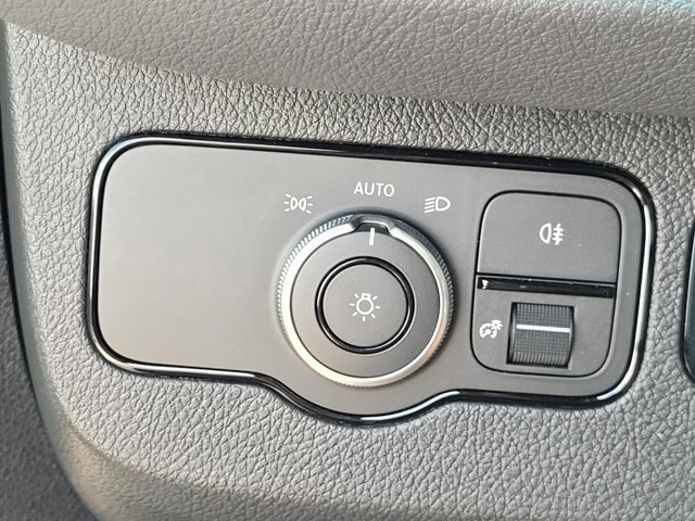 New 2024 Arctic White Mercedes-Benz Standard Roof image 14