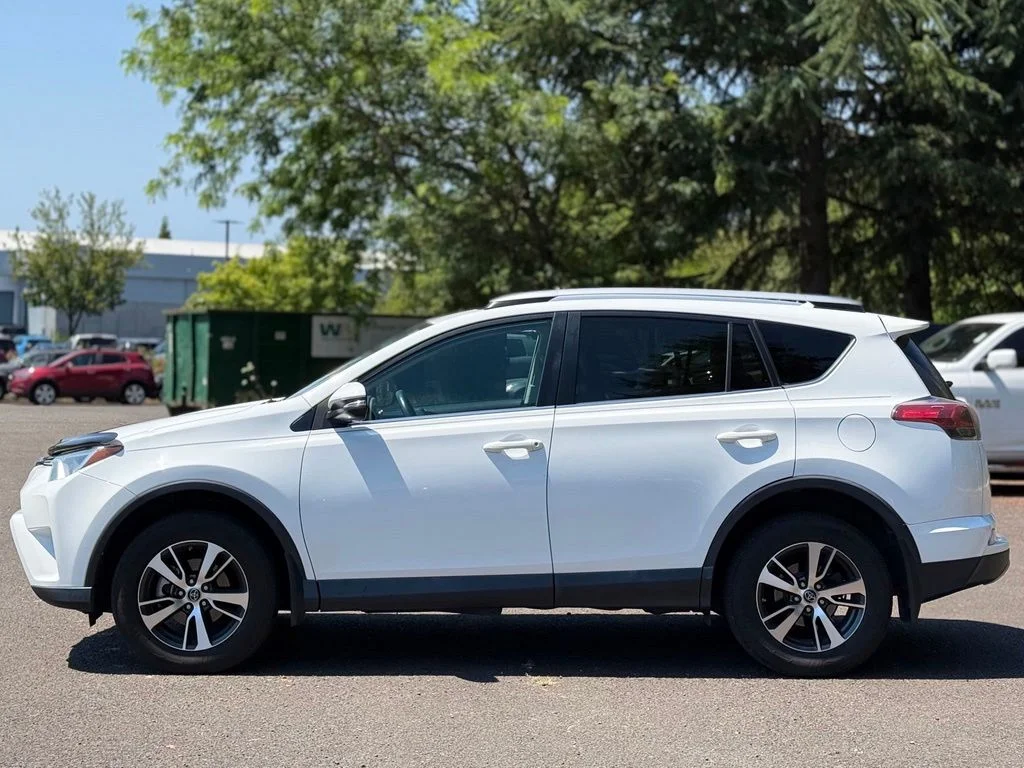 Used 2016 White Toyota XLE image 2