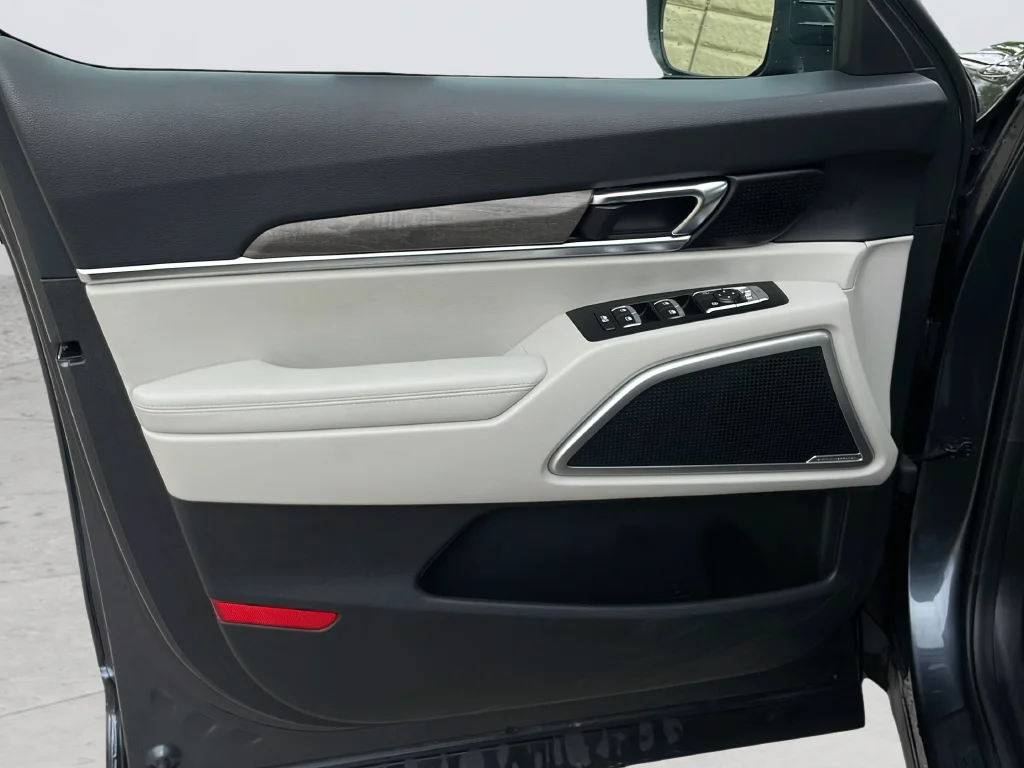 Used 2022 Gray Kia EX image 24
