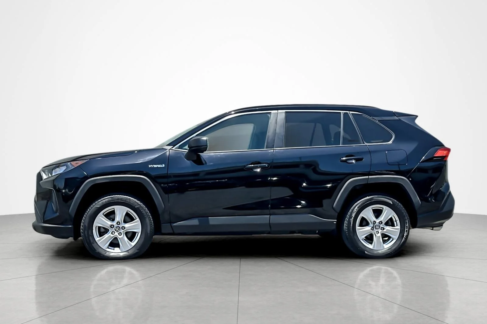Used 2021 MIDNIGHT BLACK Toyota Hybrid LE image 2