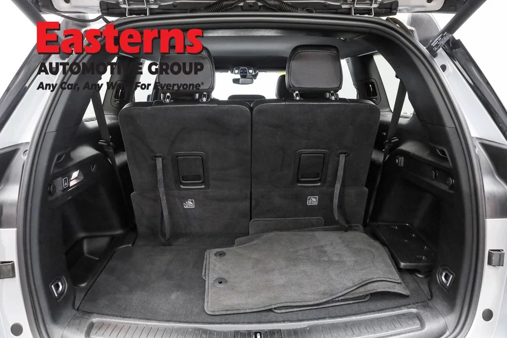 Used 2024 Silver Jeep Altitude image 9