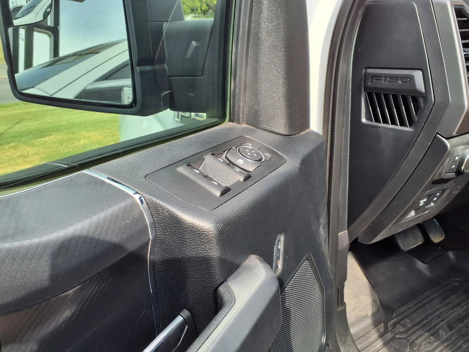 Used 2018 White Ford  image 14