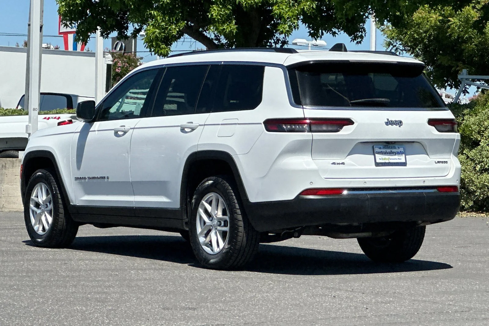 Used 2023 Bright White Clearcoat Jeep Laredo image 6