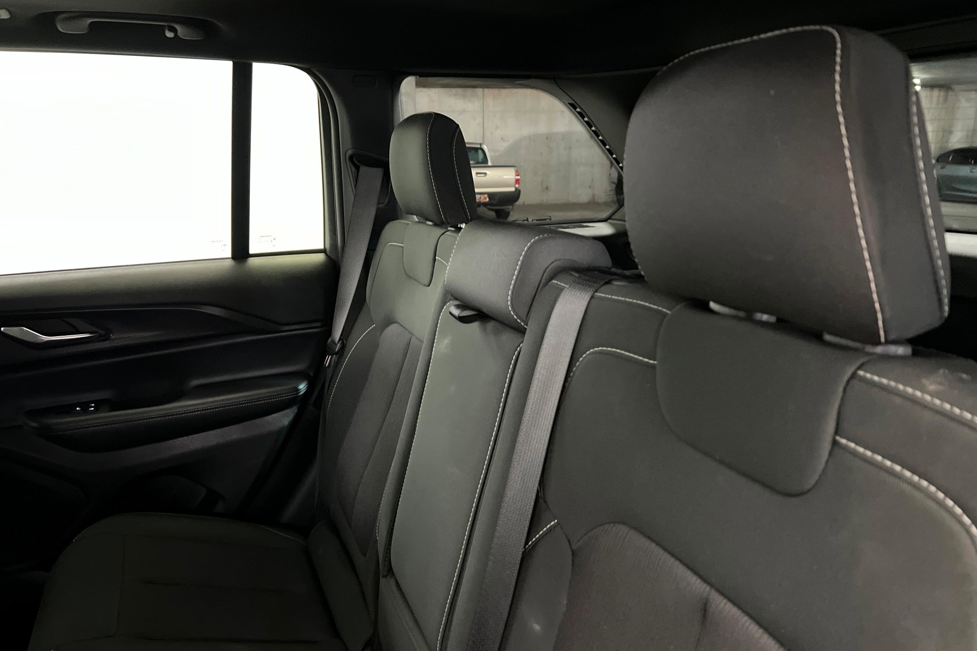 Used 2025 Diamond Black Crystal Pearlcoat Jeep Laredo X image 21