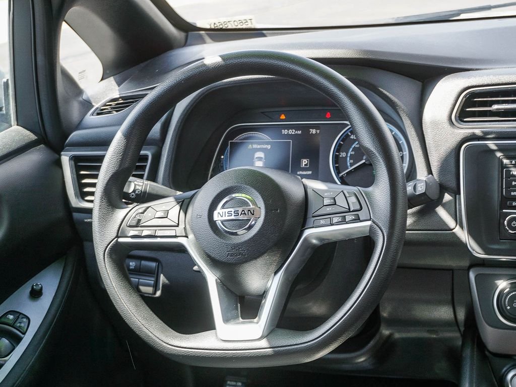 Used 2018 Silver Nissan S image 16