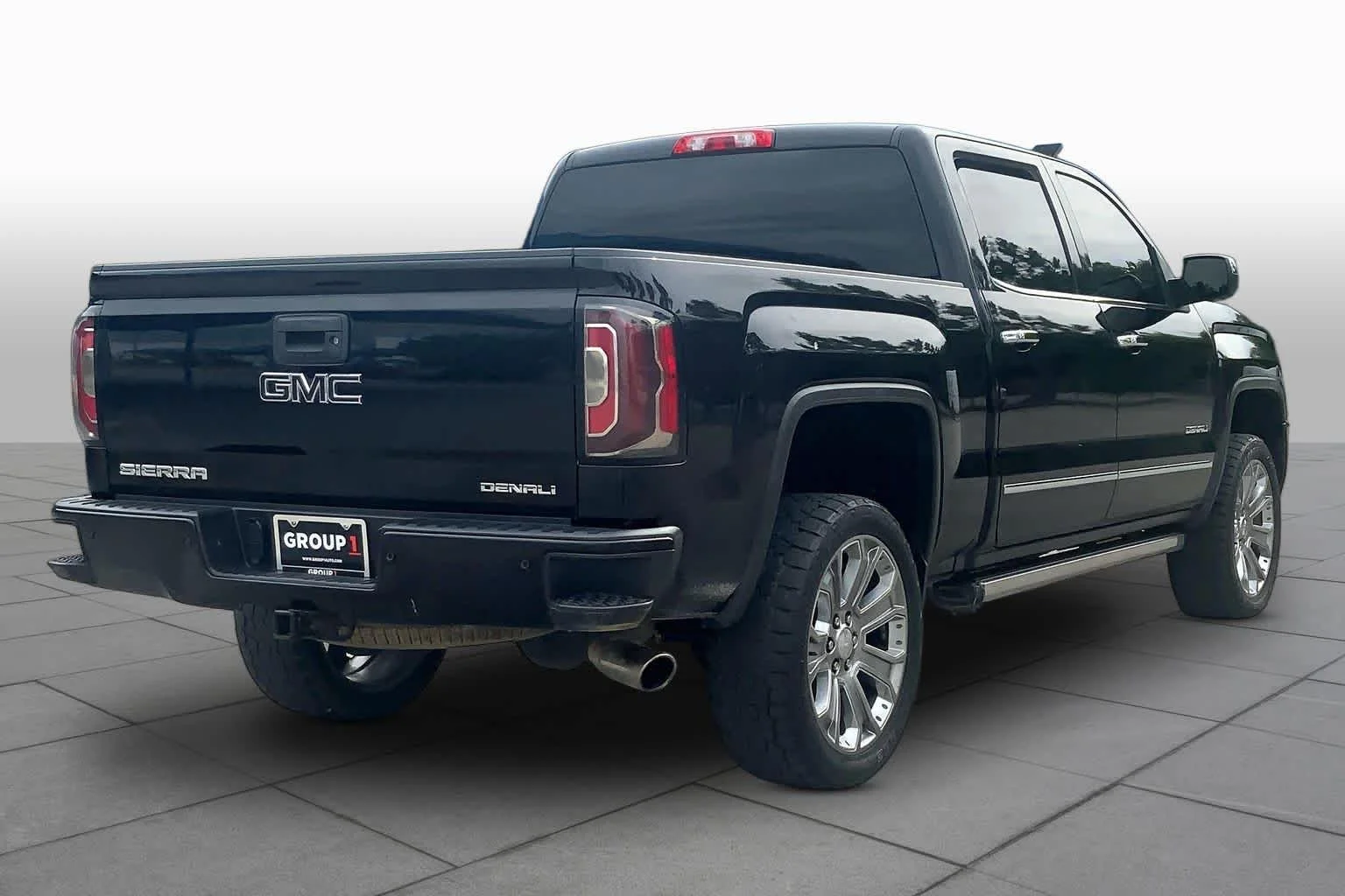 Used 2017 Onyx Black GMC Denali image 13