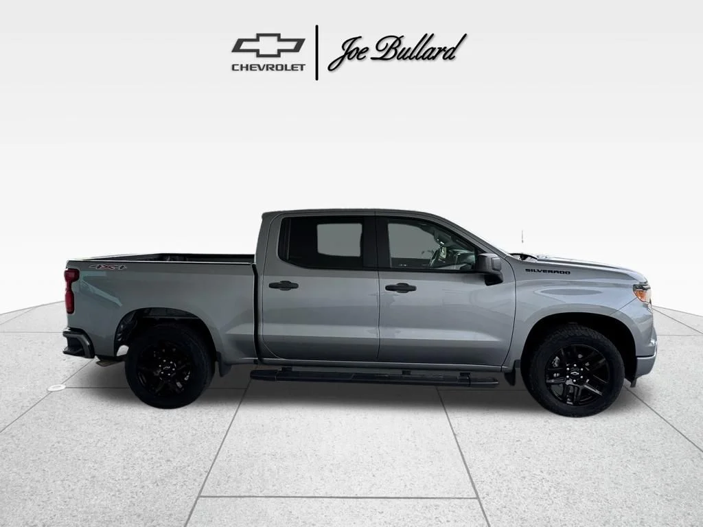 Used 2023 Gray Chevrolet Custom image 7
