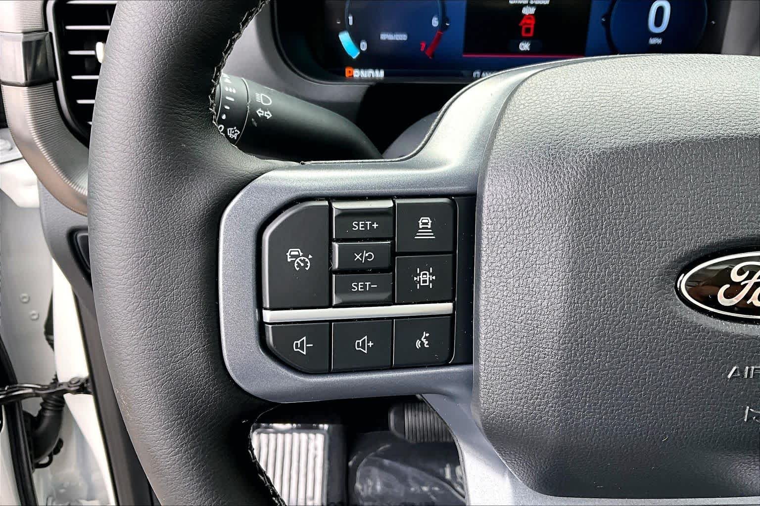 Used 2025 Star White Metallic Tri-Coat Ford LARIAT image 23