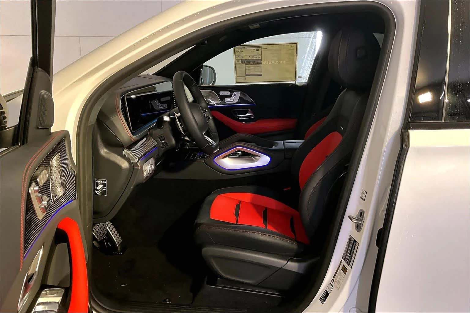 New 2026 MANUFAKTUR Moonlight White Metallic Mercedes-Benz AMG® GLE 63 S image 13