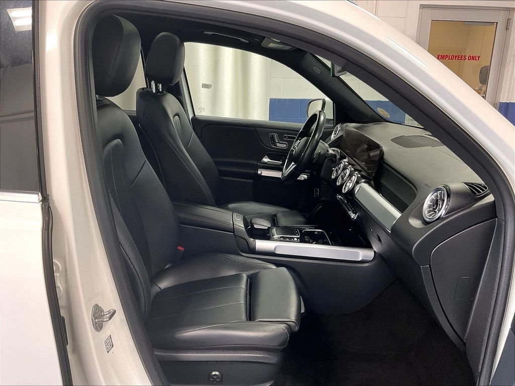 Used 2023 White Mercedes-Benz GLB 250 image 11