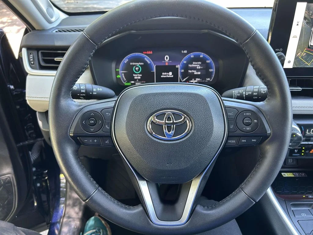 Used 2023  Toyota Limited image 19