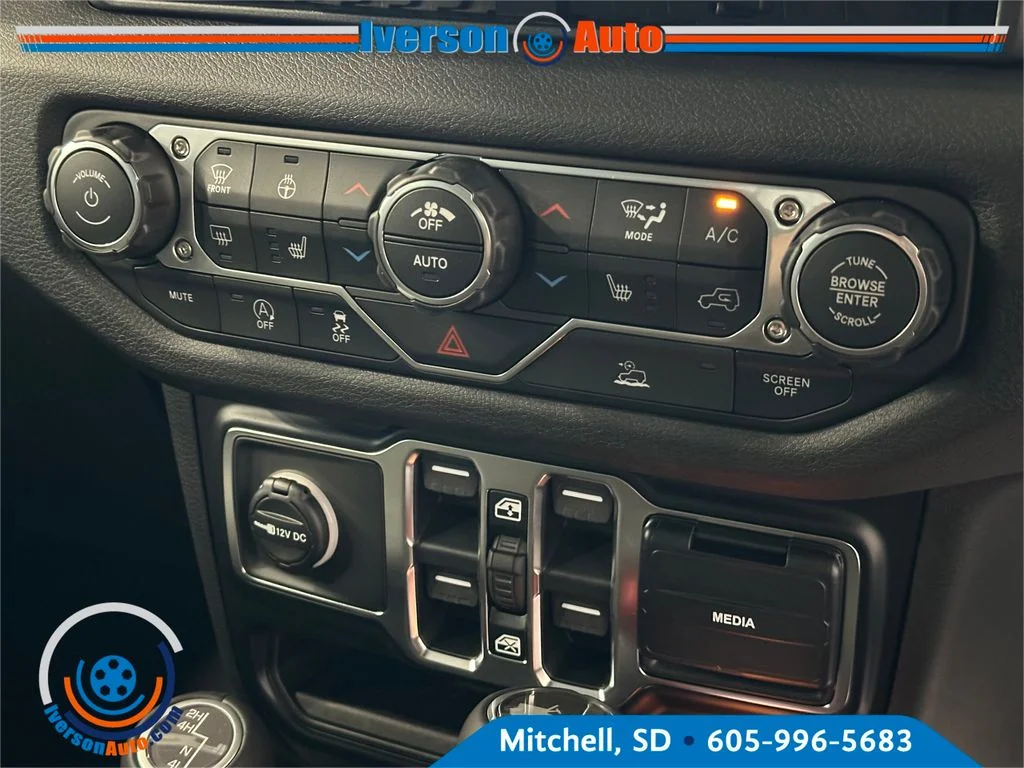 New 2026 Hydro Blue Pearlcoat Jeep Sport RHD image 20