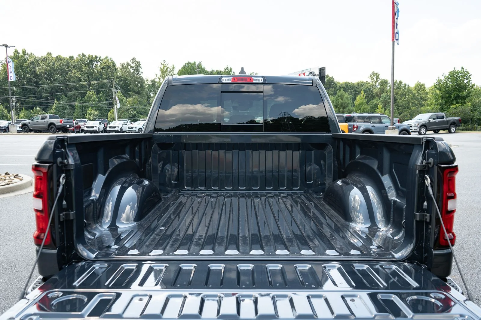 New 2027 Forged Blue Metallic Exterior Paint RAM Big Horn/Lone Star image 9
