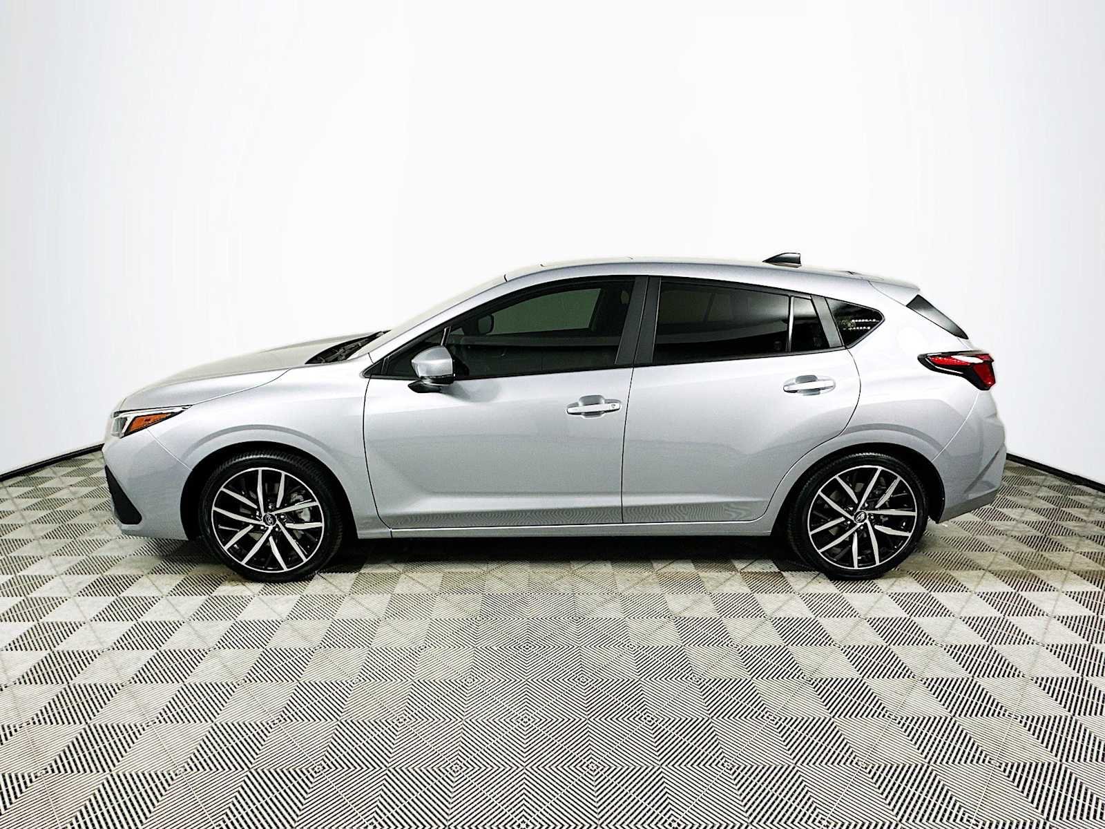New 2026 ICE SILVER METALLIC Subaru Sport image 4