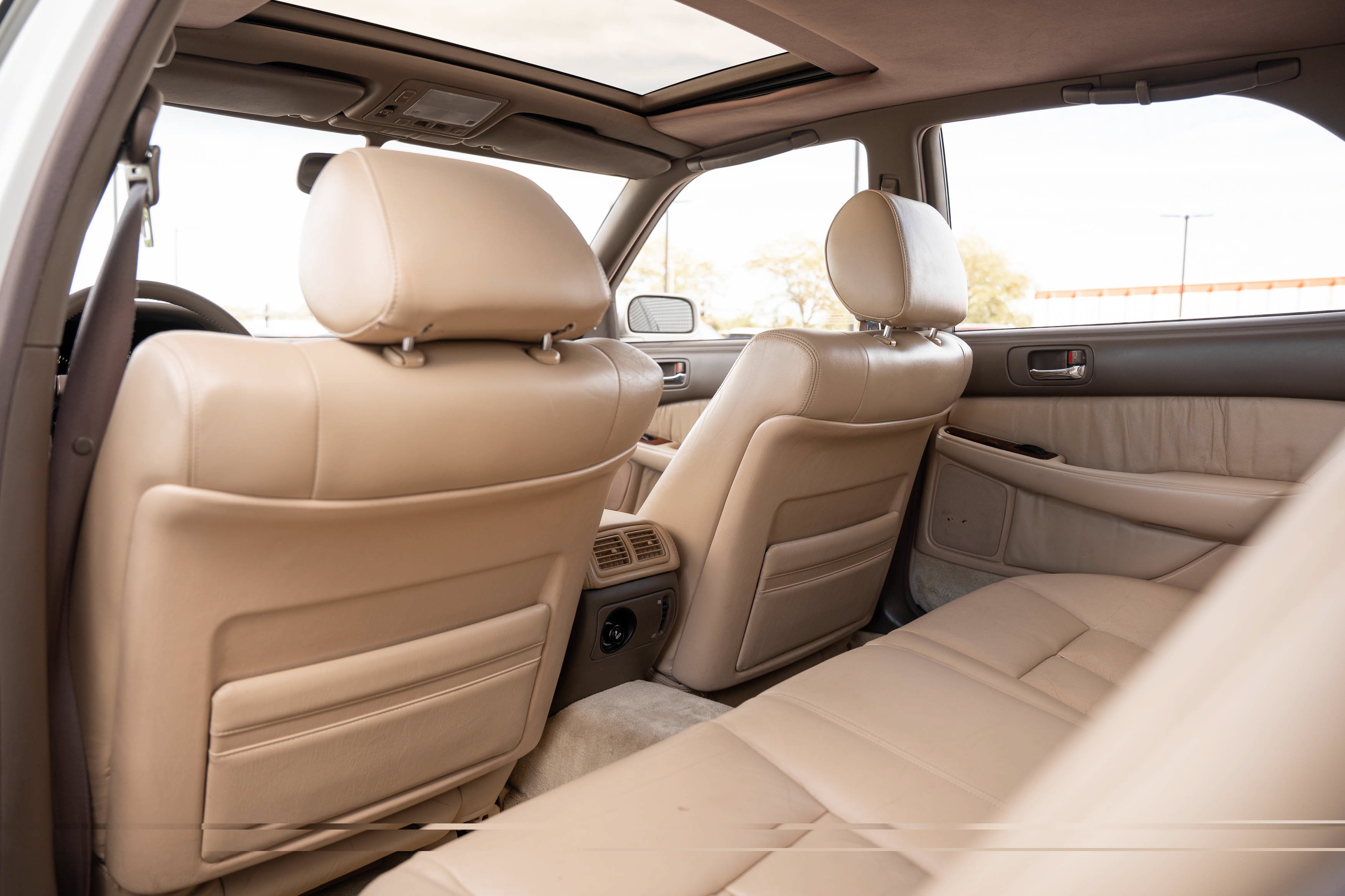 Used 1992 White Lexus 400 image 22