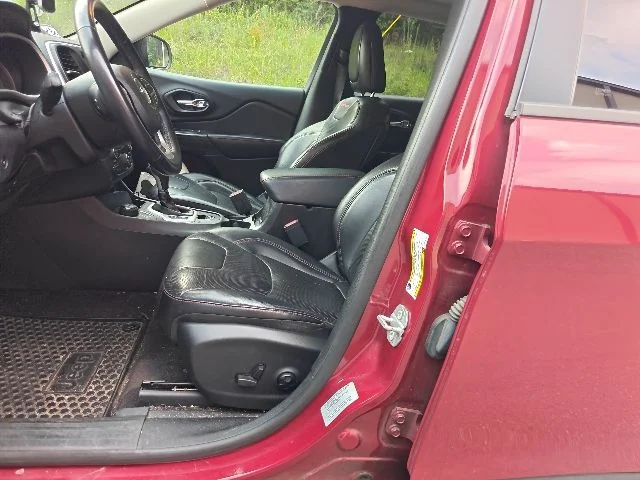 Used 2017 Red Jeep Trailhawk image 9