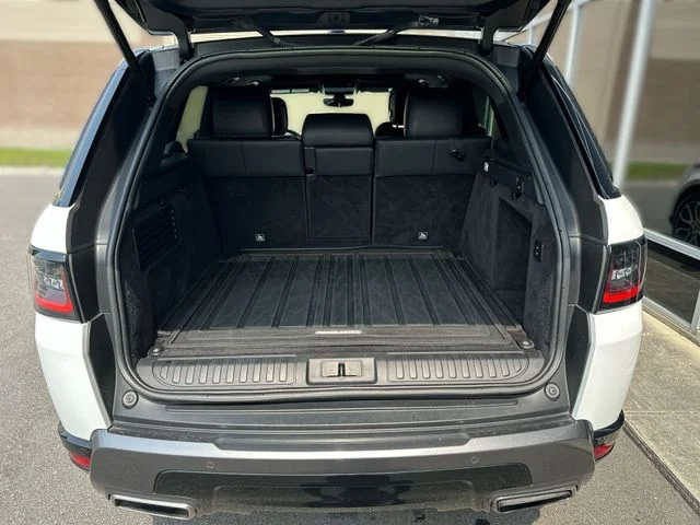 Used 2022 White Land Rover HSE Silver Edition image 26