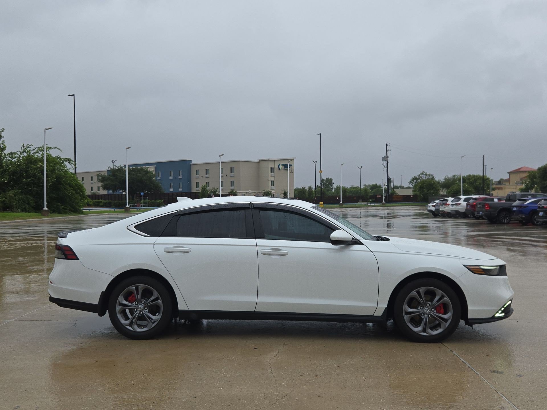 Used 2024 White Honda EX image 2