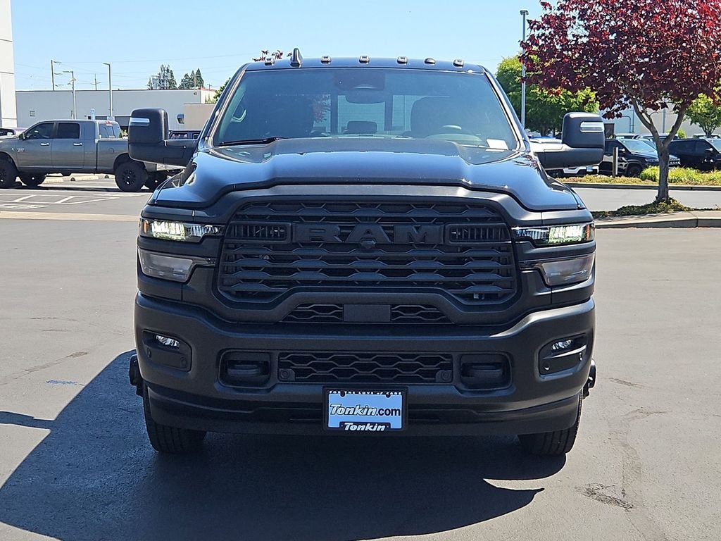 New 2026 Diamond Black Crystal Pearl-Coat Exterior Paint RAM Tradesman image 9