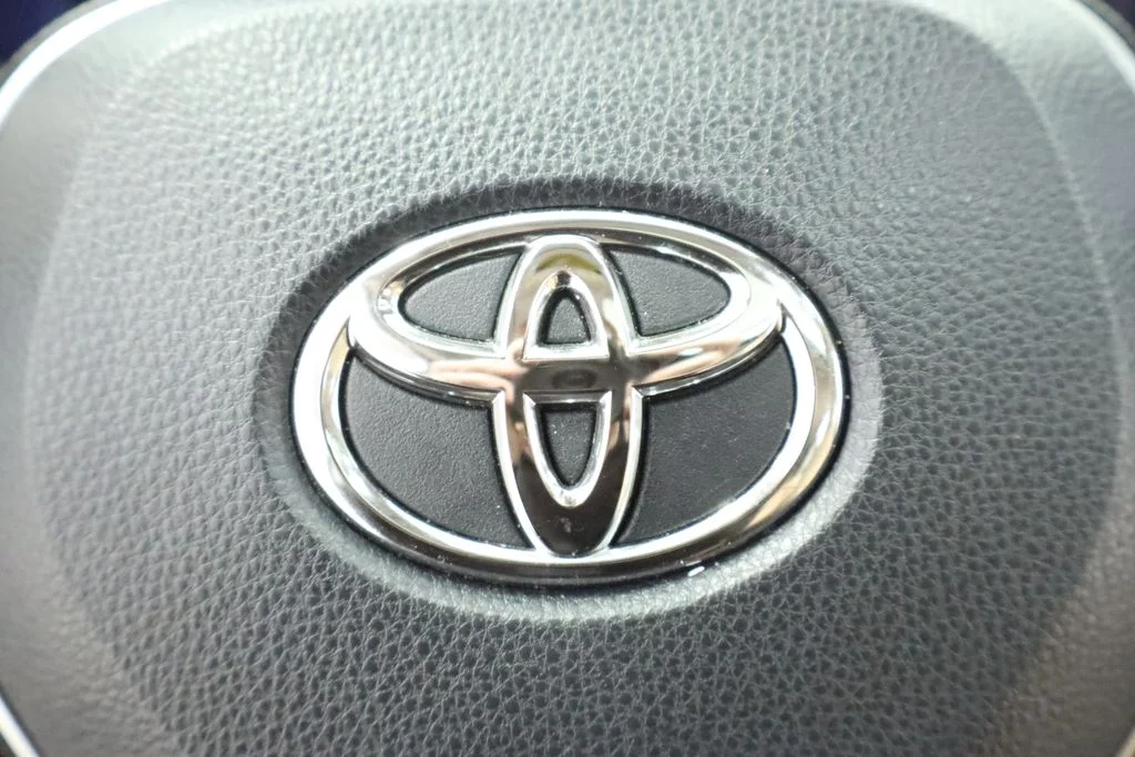 Certified Used 2022 White Toyota XLE image 34