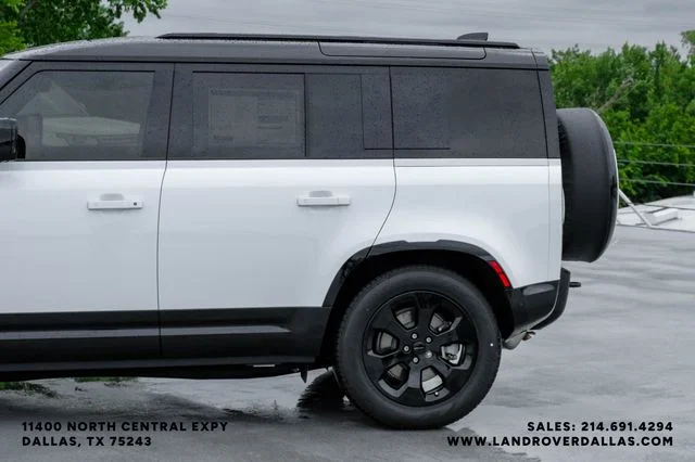 New 2026 Fuji White Land Rover X-Dynamic SE image 13