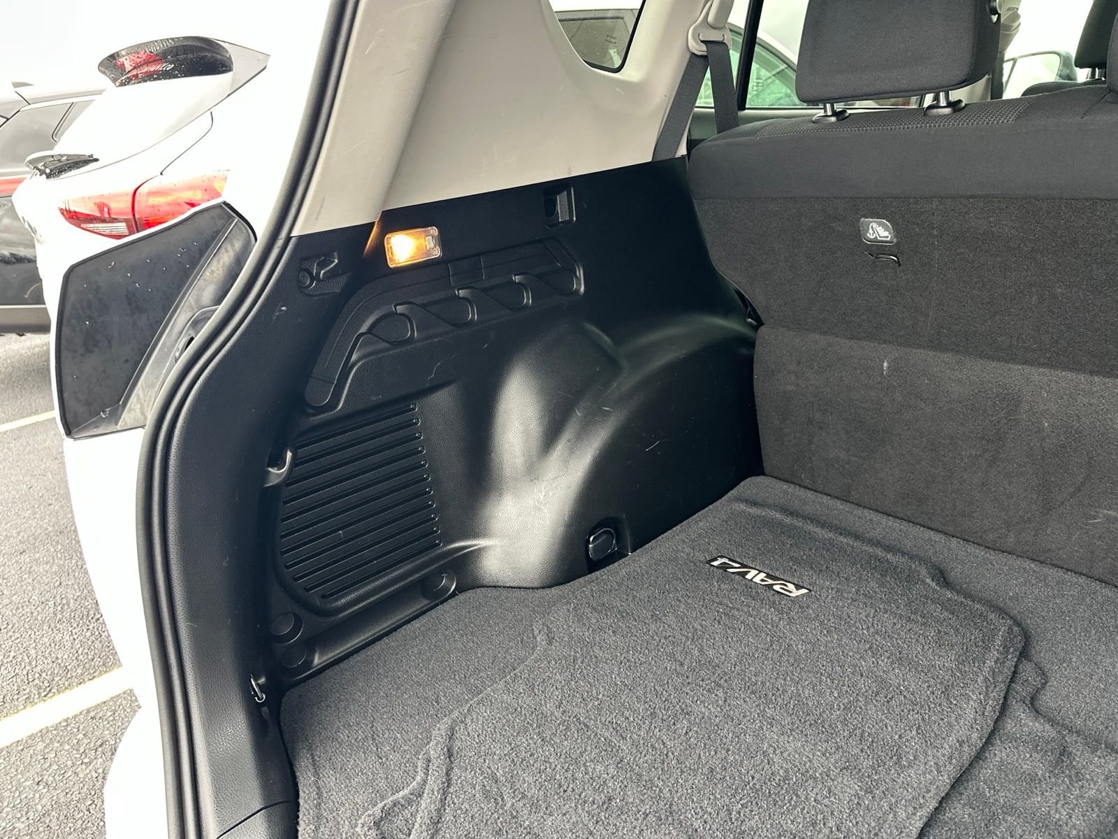 Used 2016 White Toyota XLE image 28