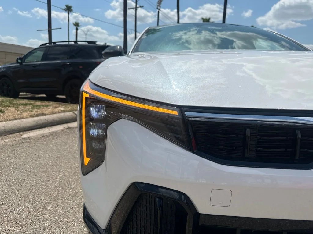 New 2026 White Kia GT-Line image 3