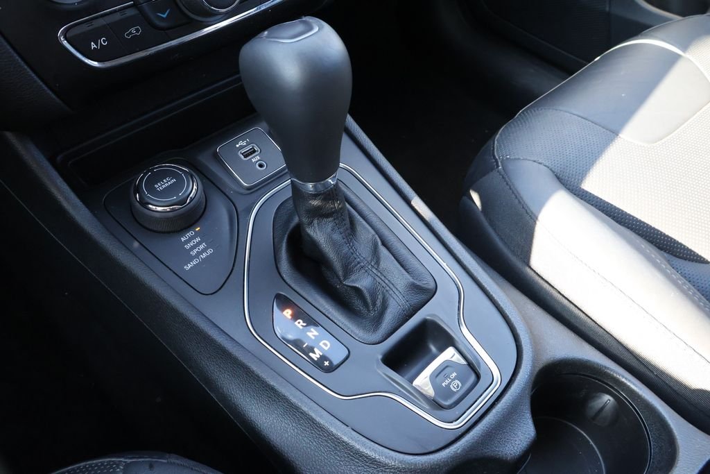 2021 Jeep Cherokee Latitude Lux - Photo 25