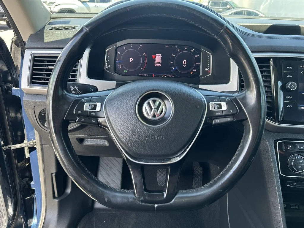 Used 2019 Blue Volkswagen SEL image 9