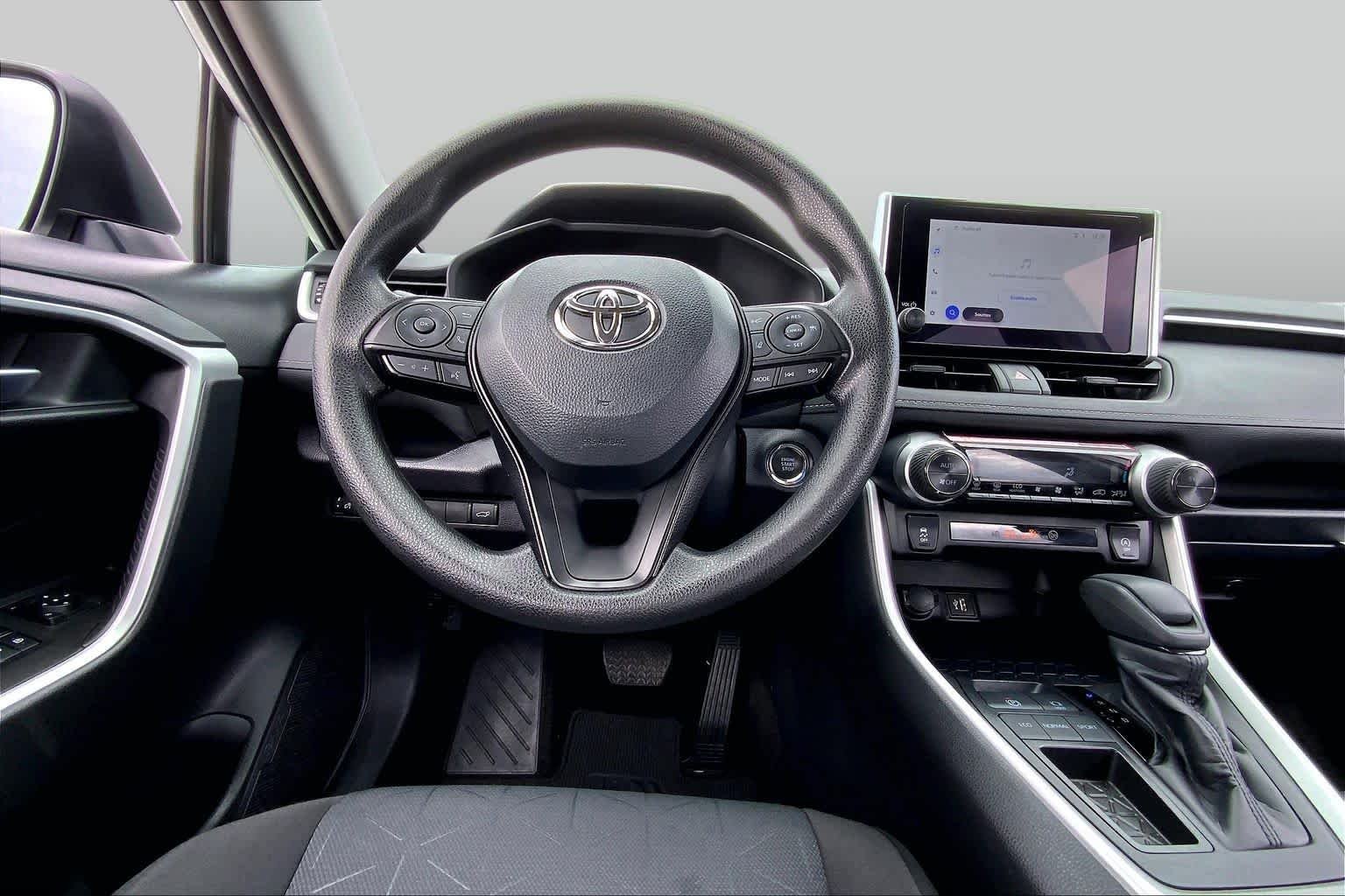 Used 2025 Ice Cap Toyota XLE image 6