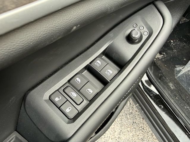 New 2026 Diamond Black Crystal Pearl-Coat Exterior Paint Jeep Limited image 21