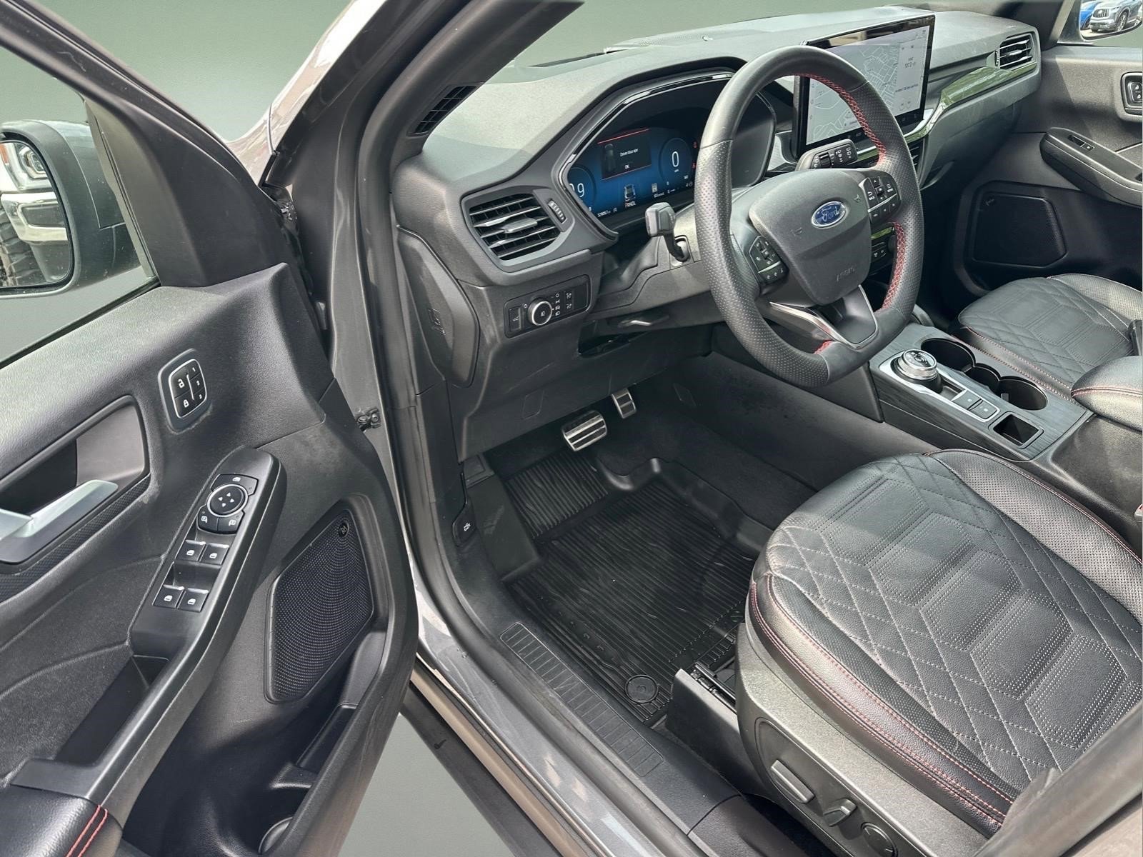 Used 2023 Gray Metallic Ford ST-Line Elite image 9