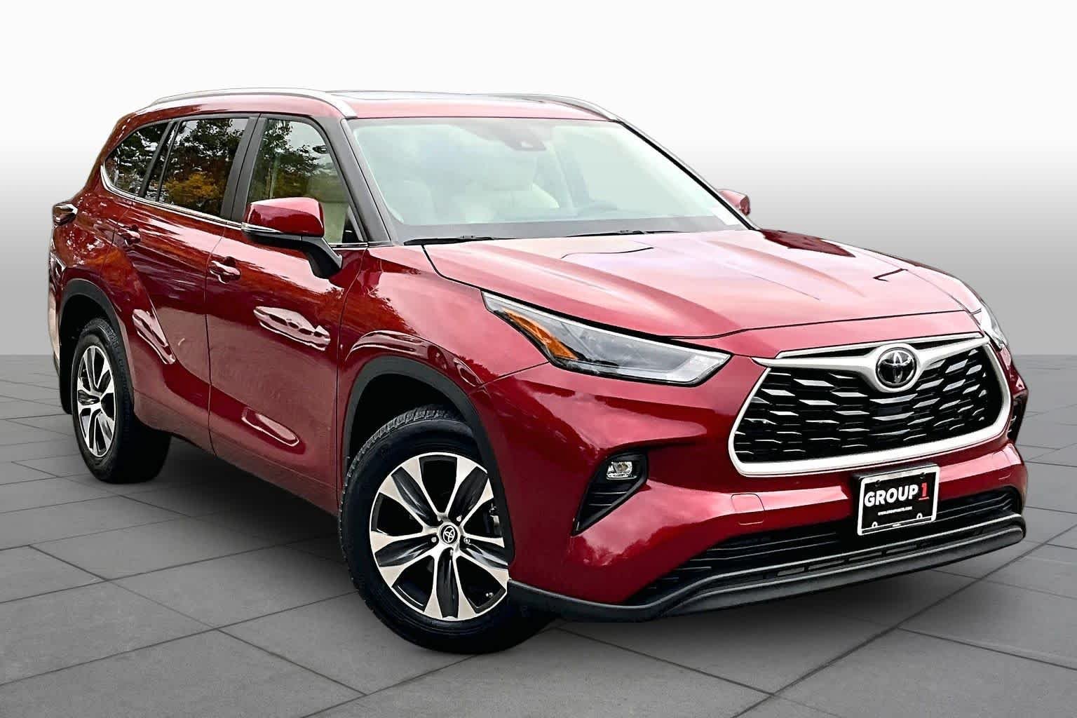 Used 2024 Ruby Flare Pearl Toyota XLE image 3