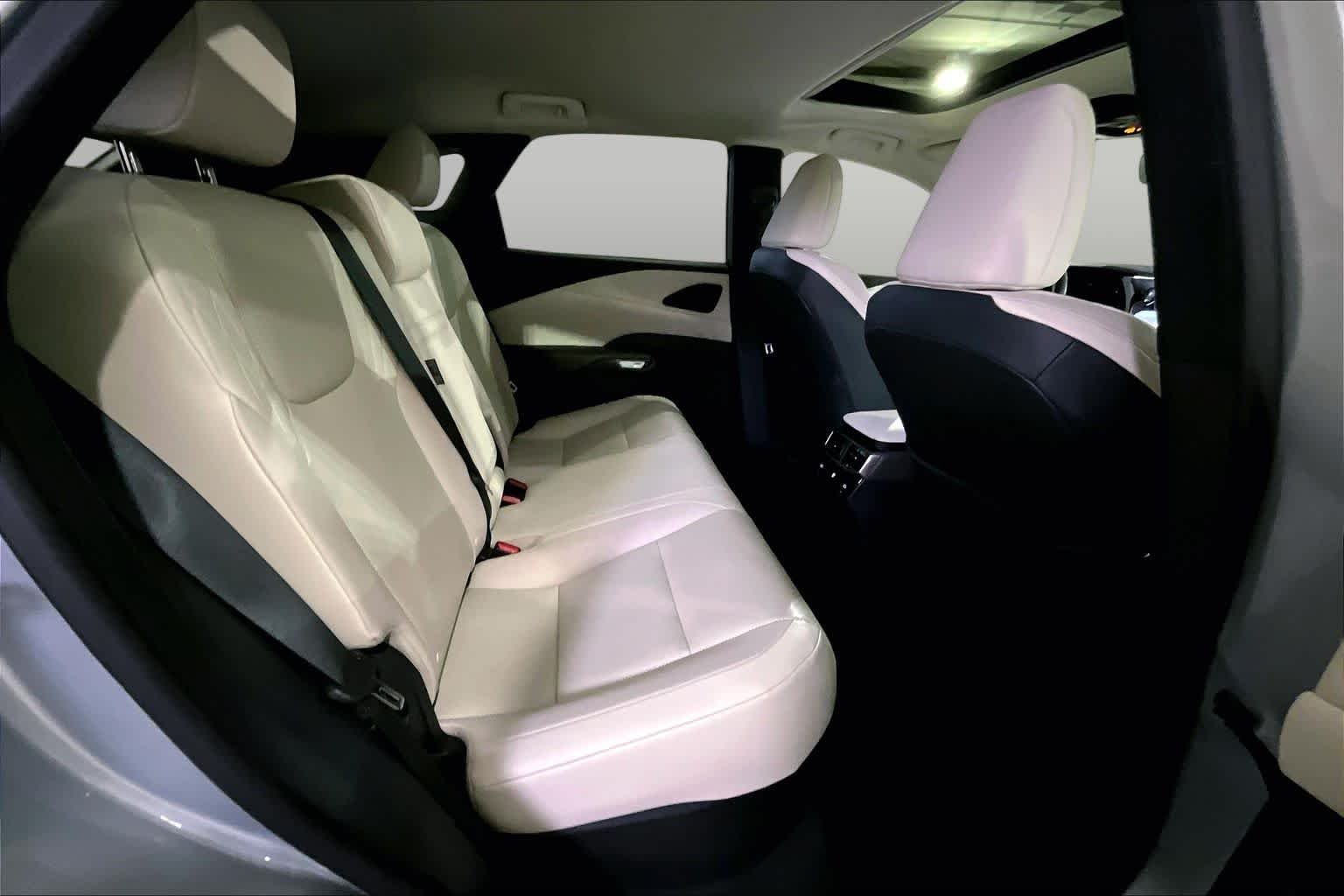 Used 2024 Iridium Lexus Premium image 31