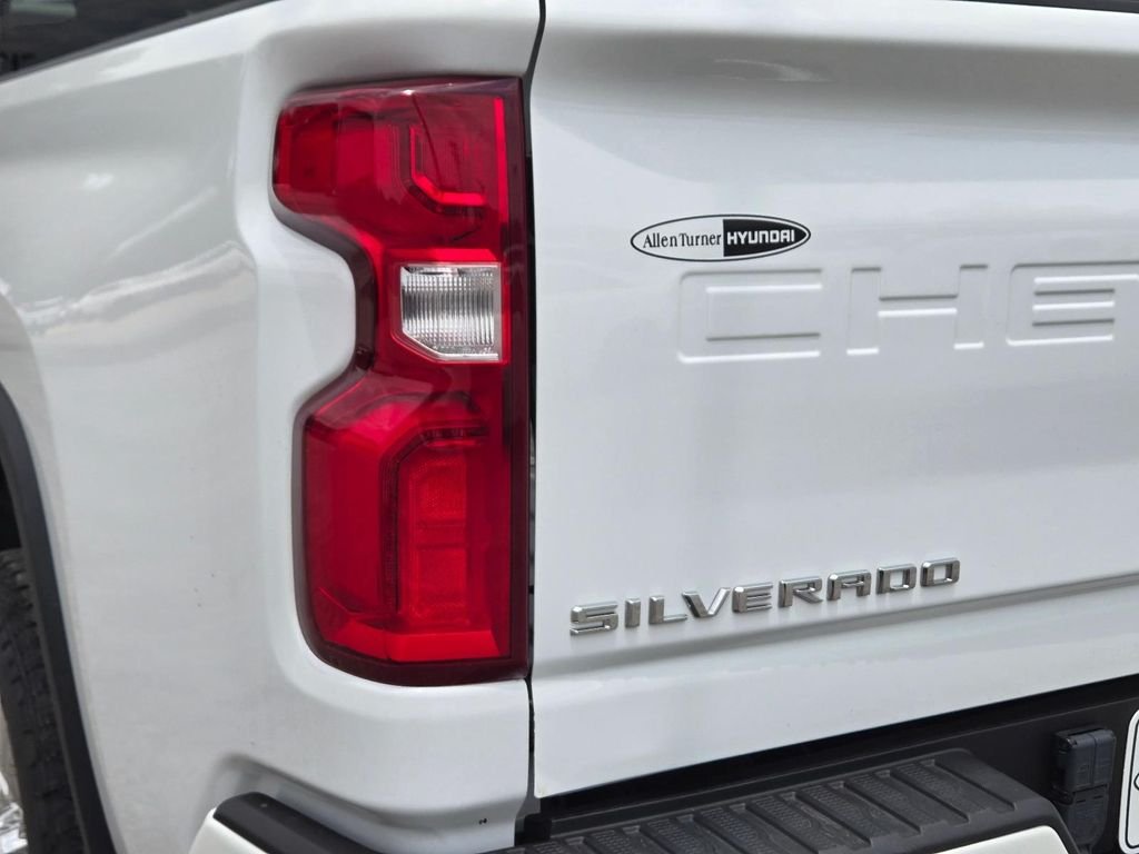 Used 2021 White Chevrolet High Country image 7