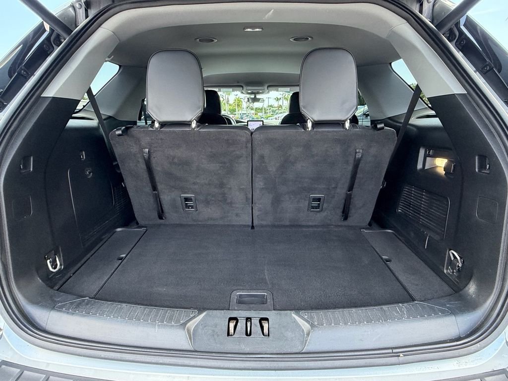 Used 2023 Silver Ford XLT image 15