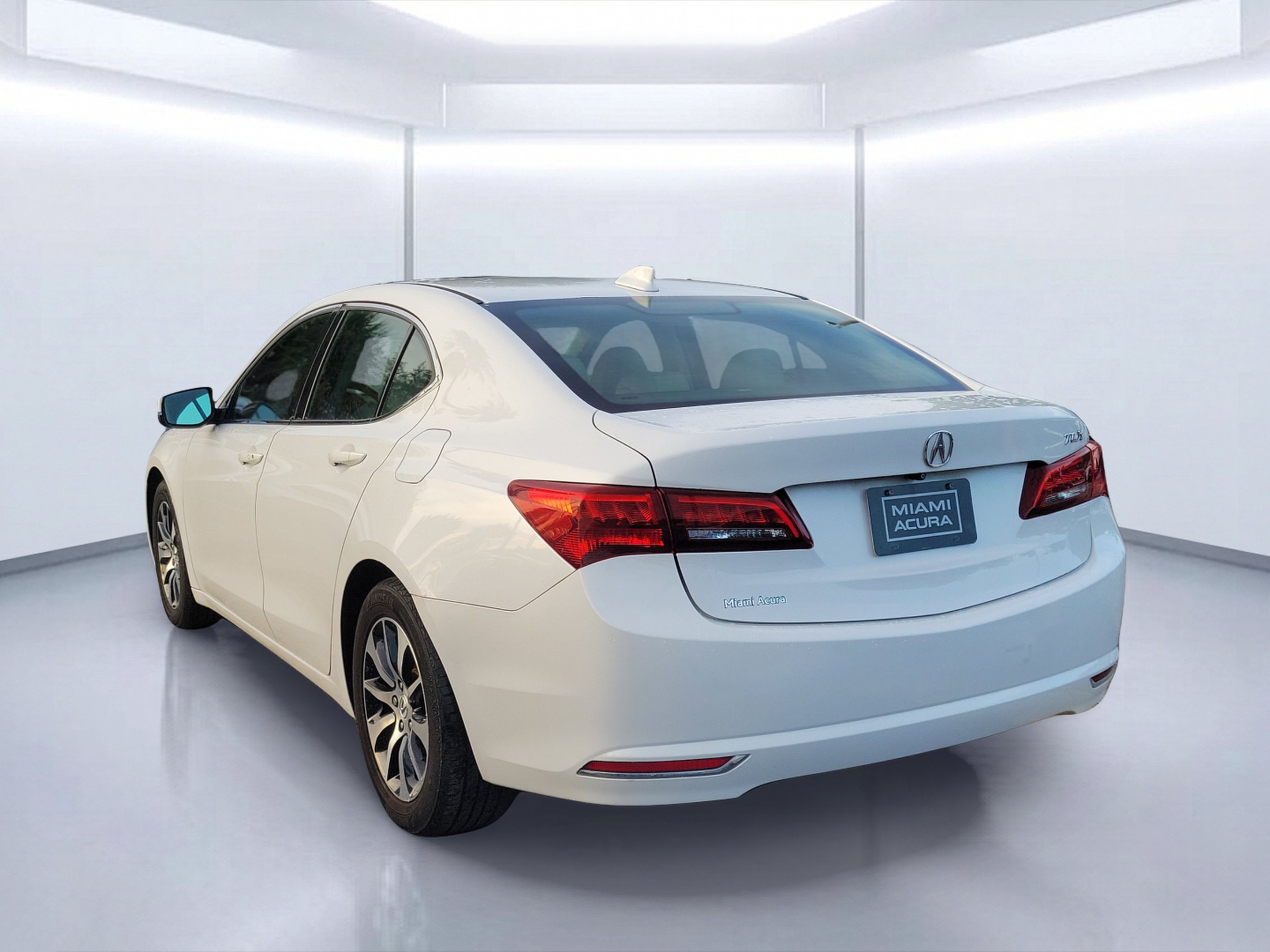 Used 2016 Bellanova White Pearl Acura Tech image 3