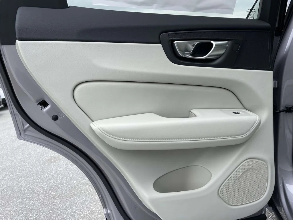 New 2026 Aurora Silver Volvo Ultra image 3