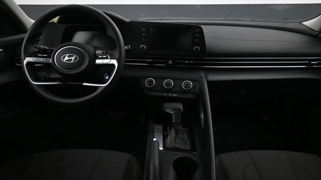 Certified Used 2025 Black Hyundai SE image 4