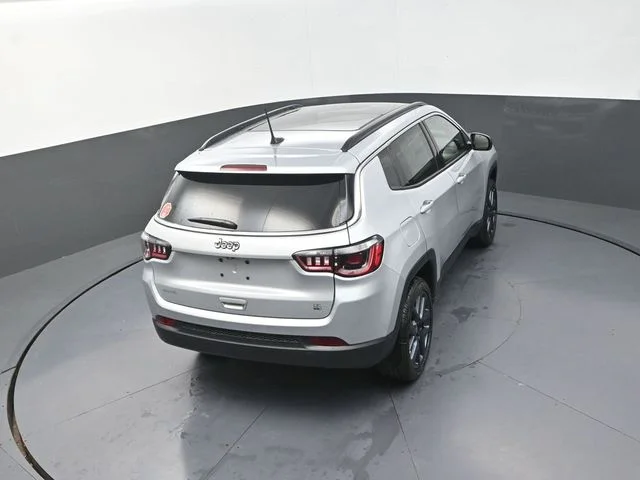 New 2026 Silver Zynith Metallic Clear-Coat Exterior Paint Jeep  image 17