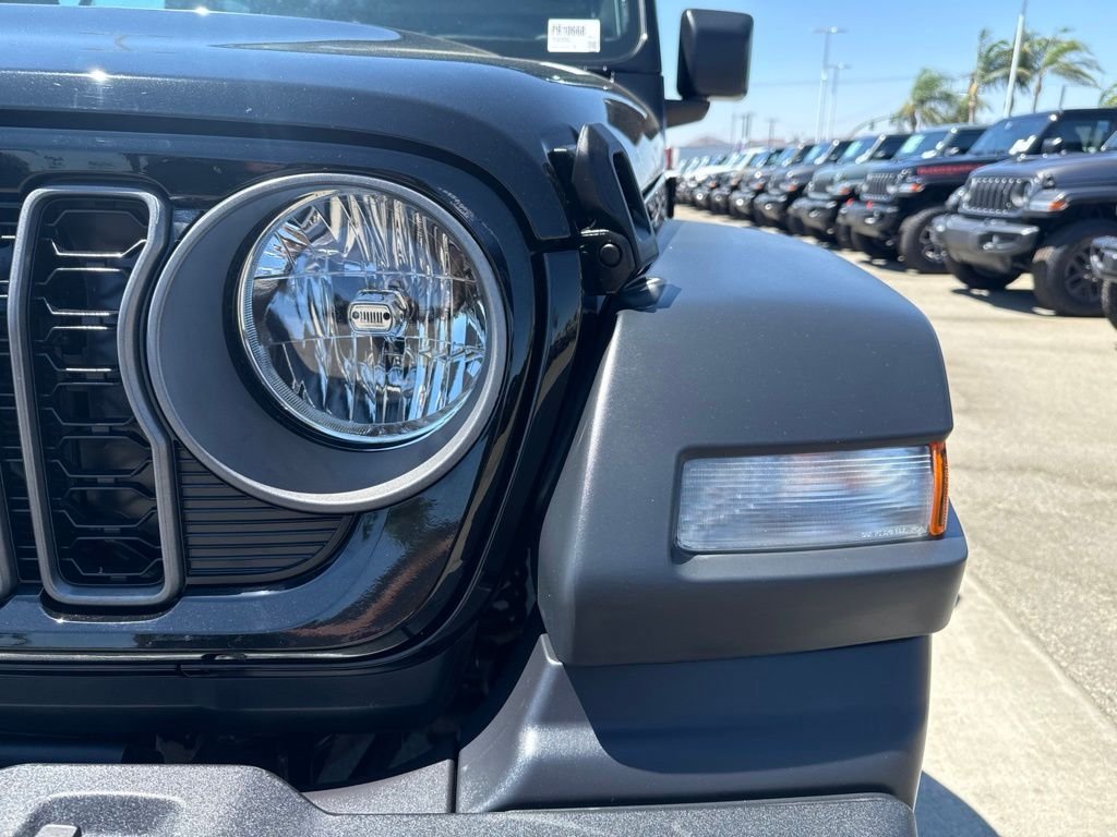 Used 2025 Black Jeep Sport S image 10