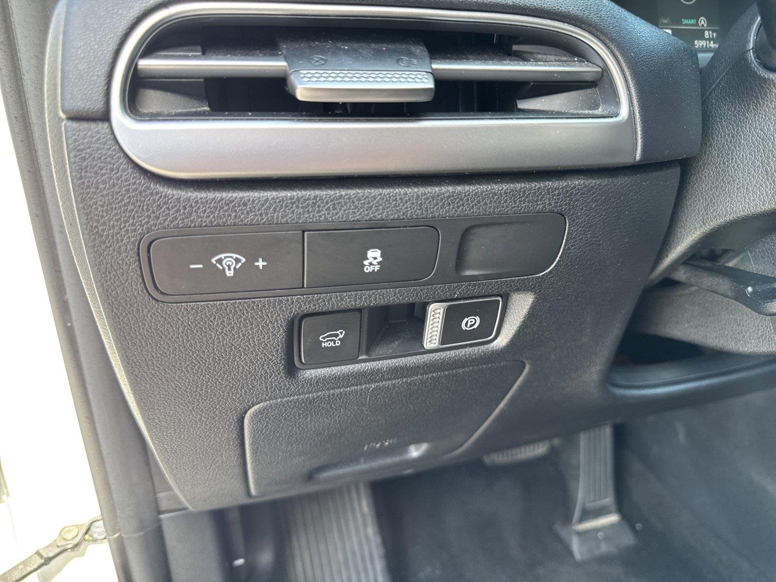 Used 2024 Hyper White Hyundai SEL 7P image 14
