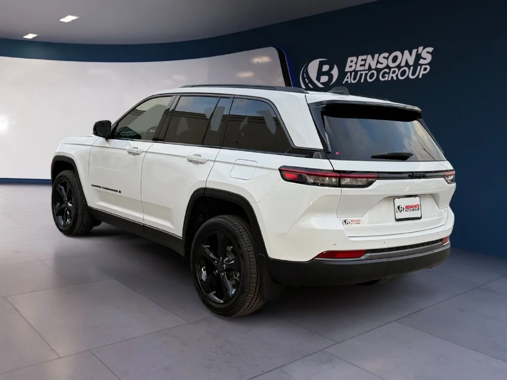 New 2027 White/off-white Jeep Limited image 3