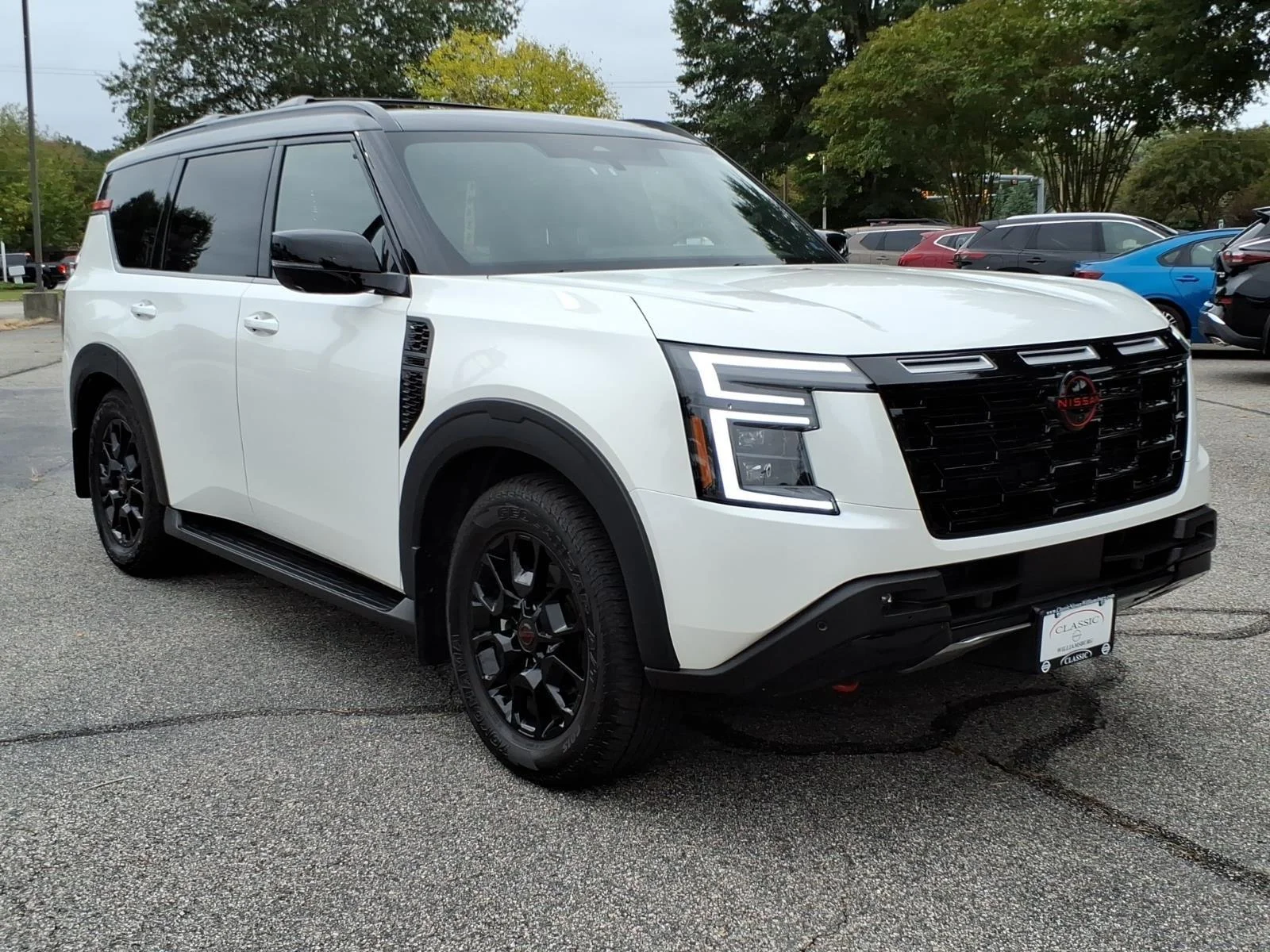Used 2025 Aspen White Tricoat/Super Black Nissan PRO-4X image 5