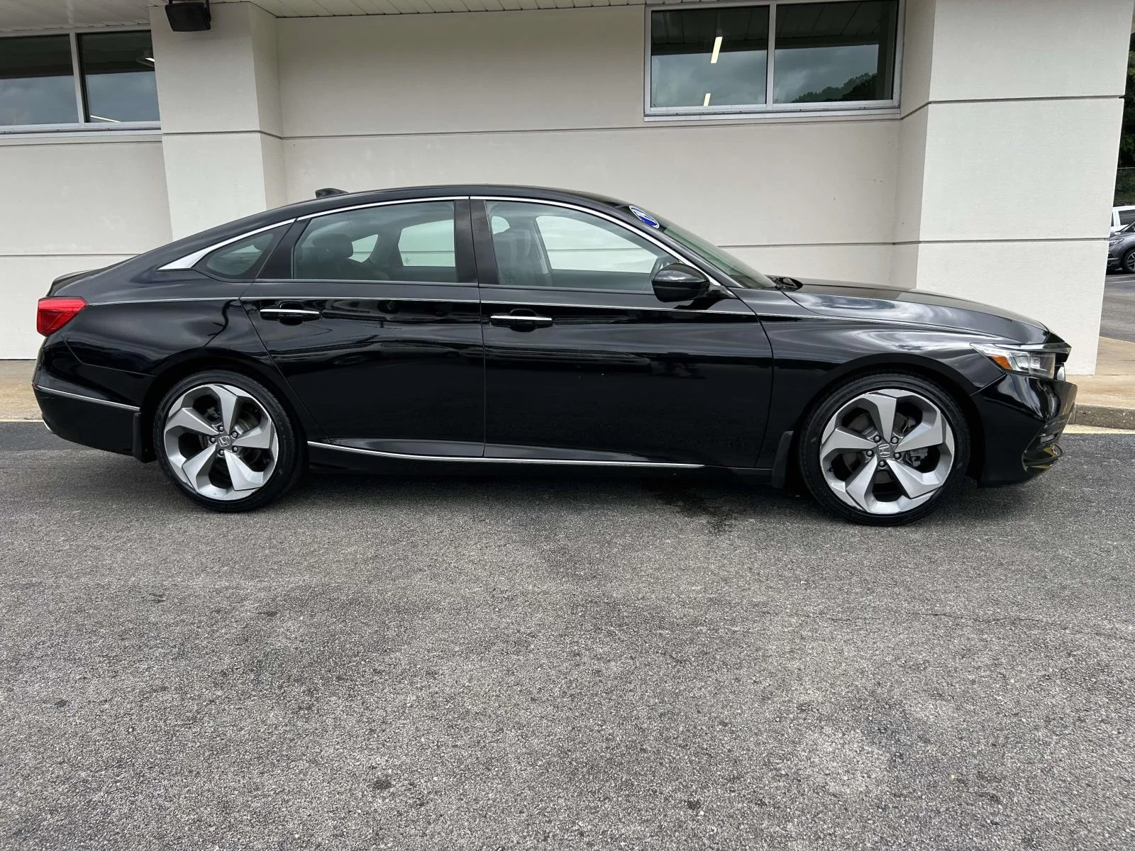 Certified Used 2019 Black Honda Touring 2.0T Auto image 2