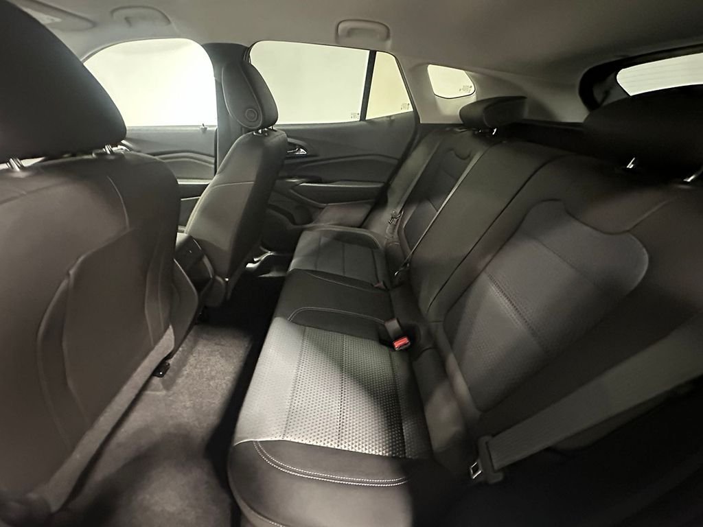 Used 2025 White Chevrolet LT image 17