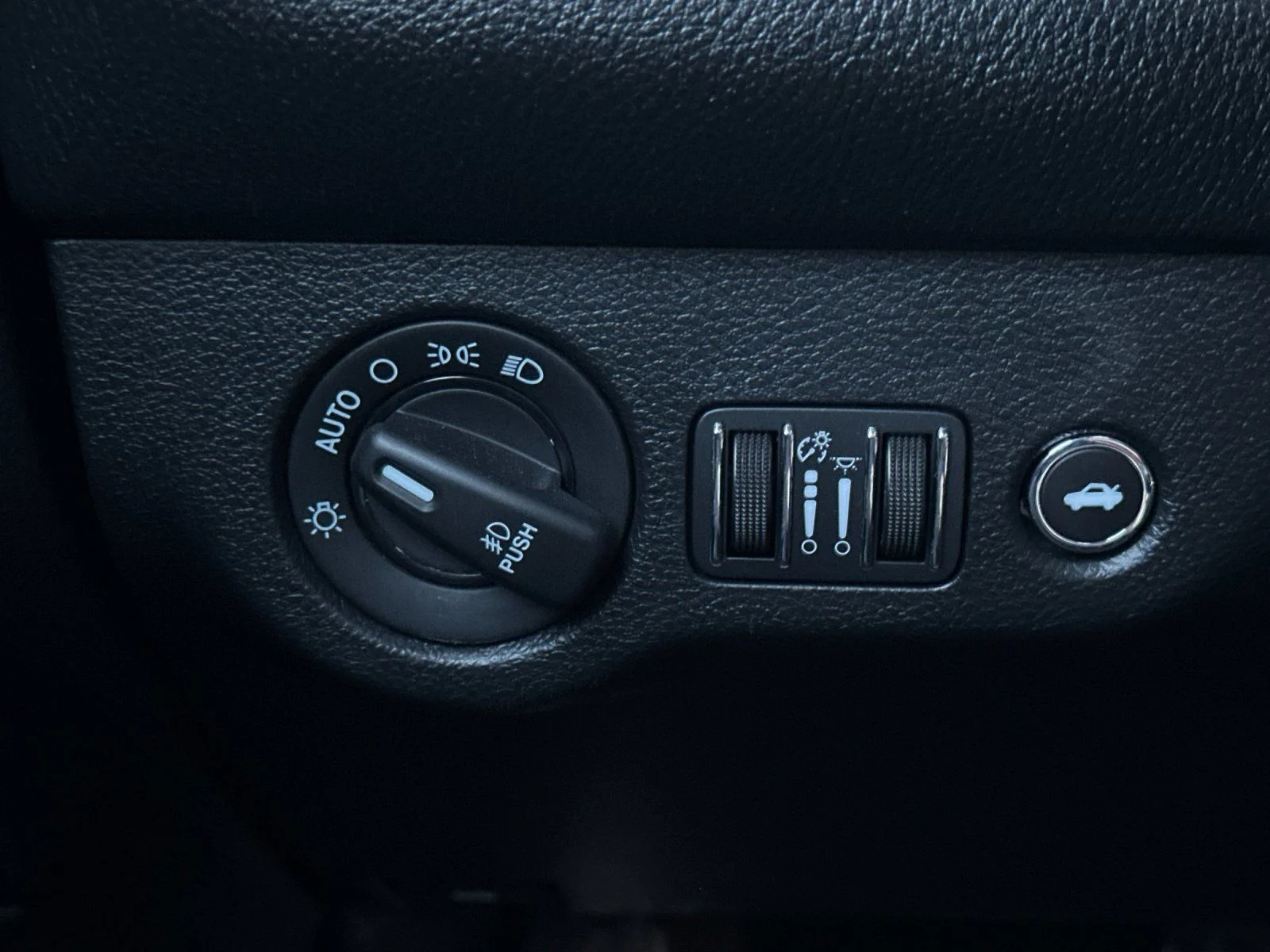 Used 2016 Torred Clearcoat Dodge SRT 392 image 24
